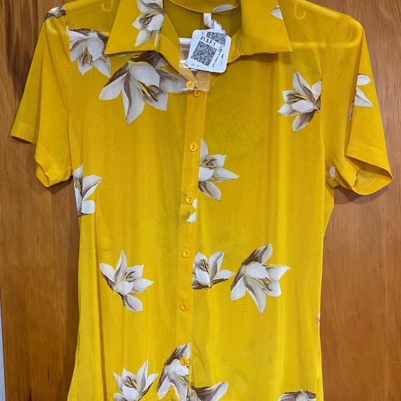 Nadine West botton uo blouse yellow with florals on it sill a as the tag on it - Picture 2 of 3